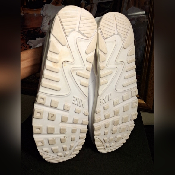 Nike White AIR MAX 90 Essential, Triple White Size 11 (CN8490-100)PRE-OWNED - Picture 7 of 7